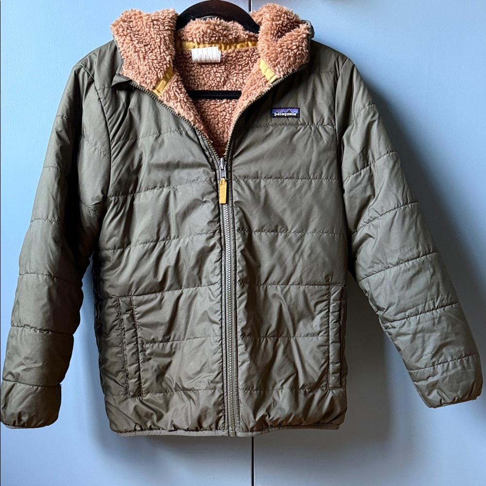 Patagonia Kids Ready Feddy Hoody Green reversible Puffer Jacket